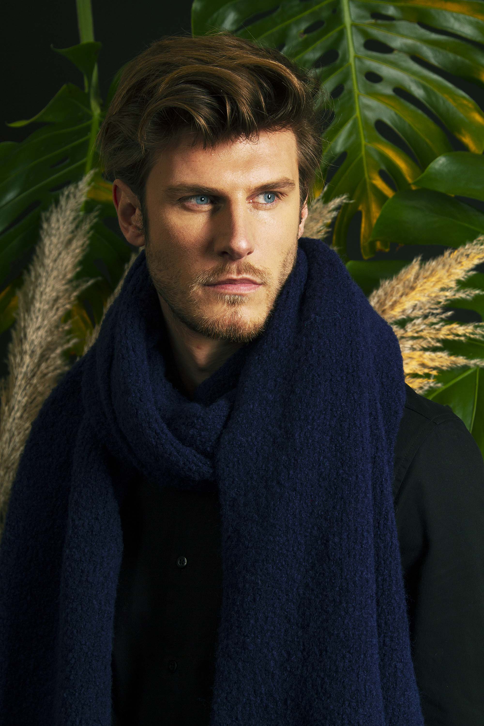 Écharpe Boucle Inmensa Bleu Marine chaude ou légère une inspiration pour peaufiner un style dandy et citadin