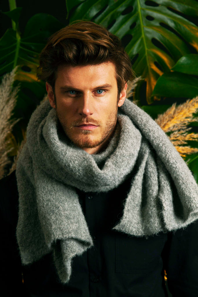 Écharpe Boucle Inmensa Gris clair agréable à porter et très actuel écharpe immanquable du dressing mixte