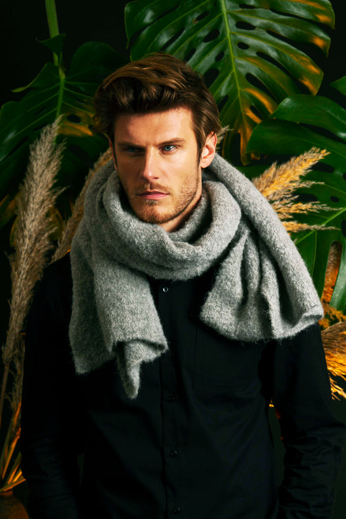 Écharpe Boucle Inmensa Gris clair agréable à porter et très actuel écharpe immanquable du dressing mixte