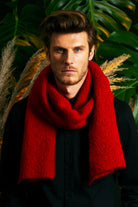 Écharpe Boucle Rouge écharpes Misericordia pour compléter une tenue pour une allure trendy en toutes circonstances